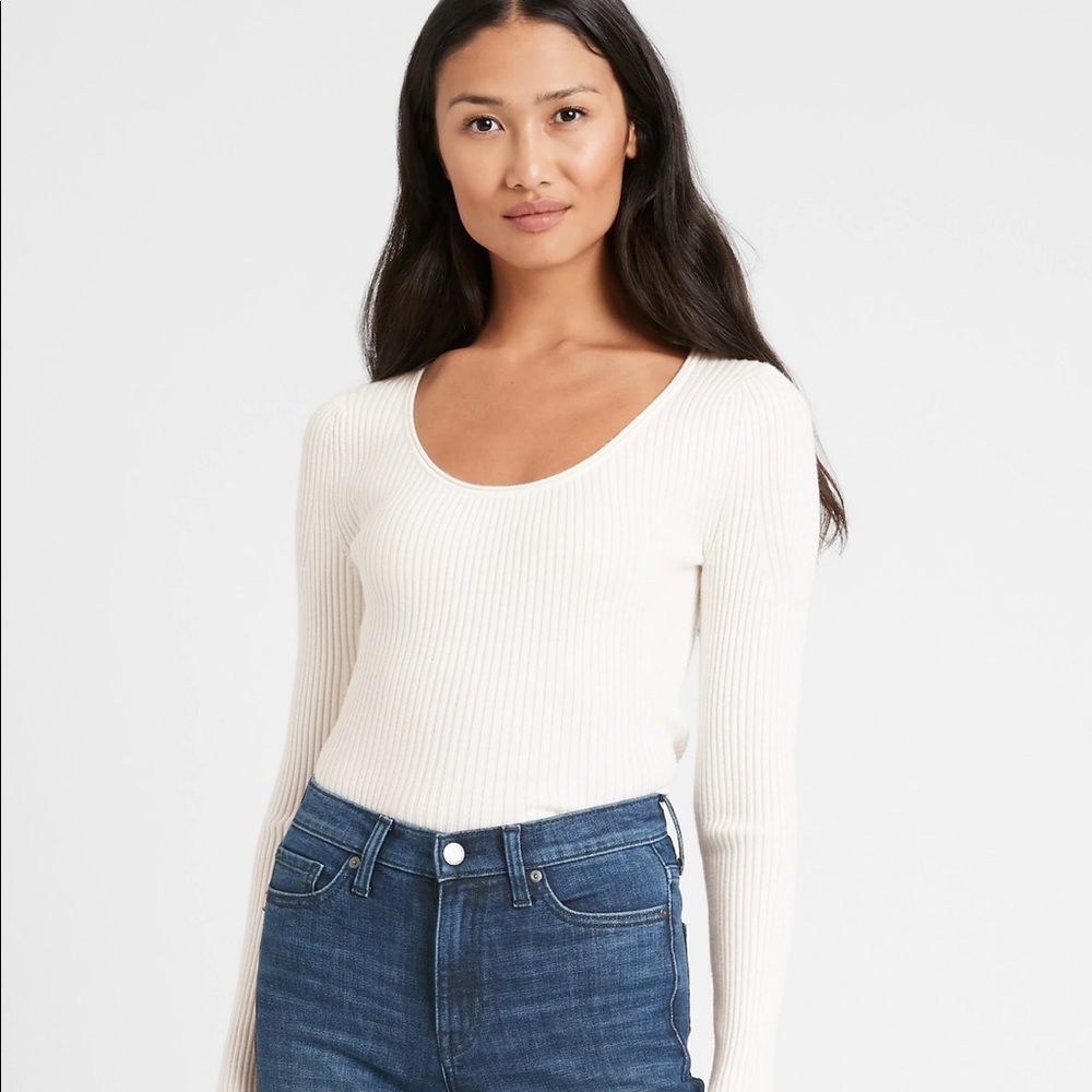 Banana Republic stretch scoop neck sweater in size S